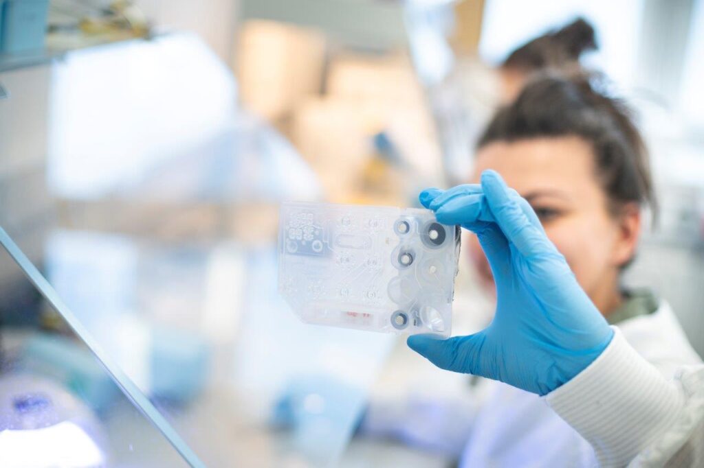 Nowoczesny sprzęt laboratoryjny w Scope Fluidics
